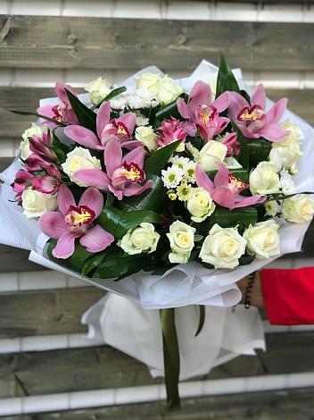 Букет цветов из: Розы и Хризантемы в Крупино
