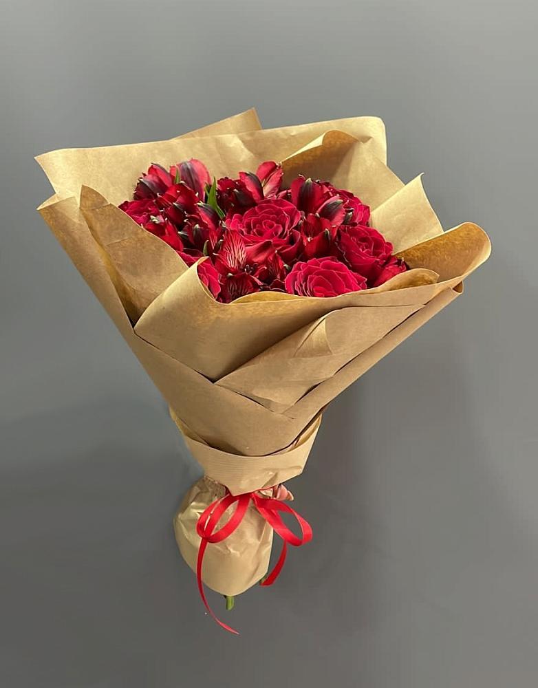 Букет цветов из: Альстромерии и Розы в Крупино