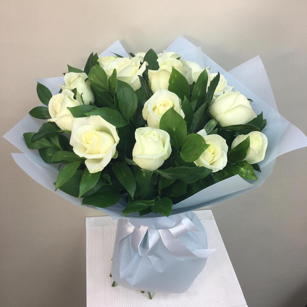 Букет 15 Белых роз Проуд в Крупино