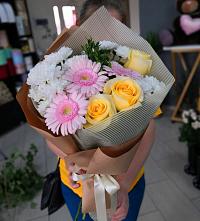 Букет цветов из:  Герберы, Розы и Хризантемы в Крупино
