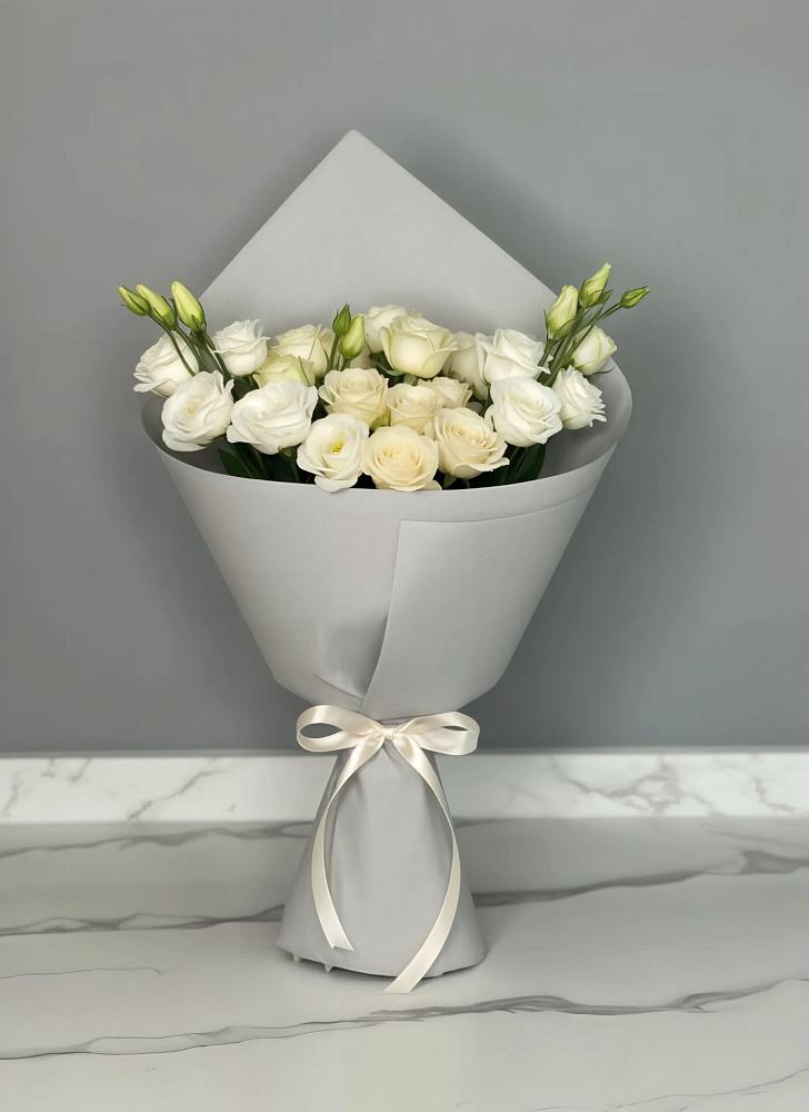 Букет цветов из: Розы и Лизиантусы в Крупино