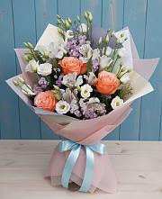 Букет цветов из:  Лизиантусы, Розы, Альстромерии и Гипсофила в Крупино