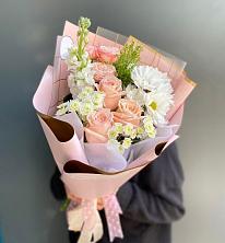 Букет цветов из:  Хризантемы и Розы в Крупино