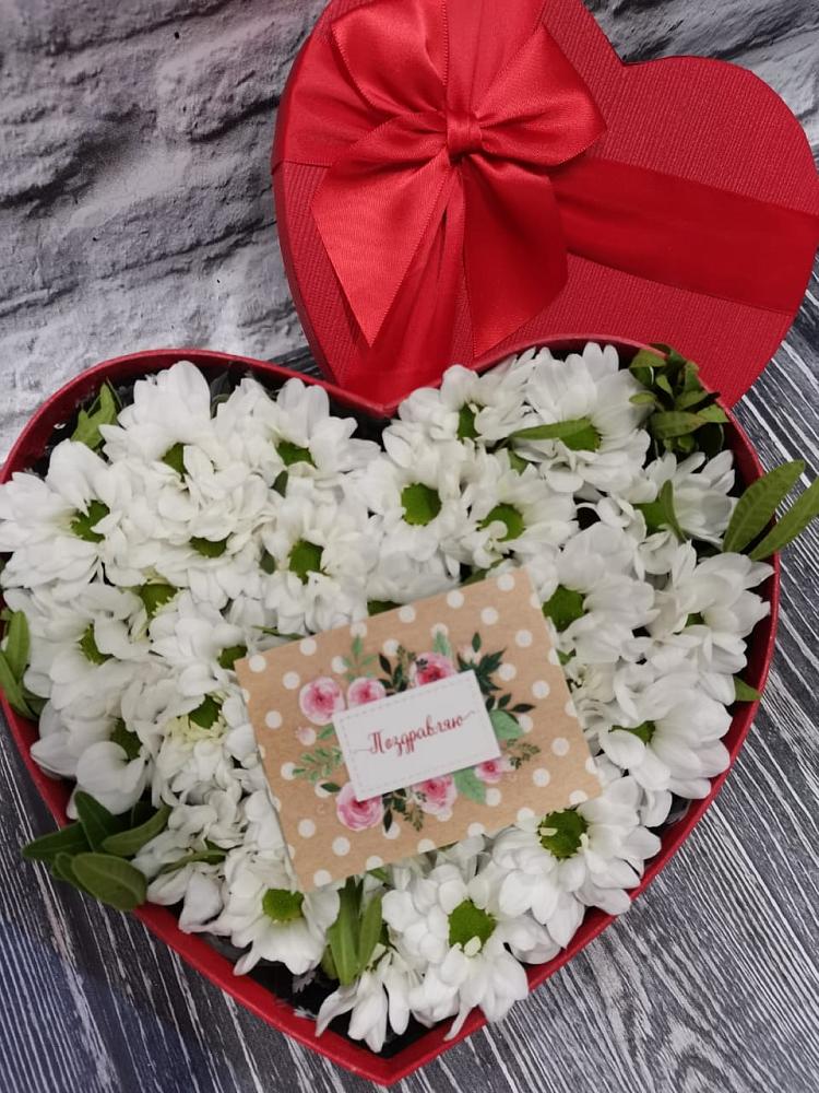 Цветочная композиция из Хризантемы в виде сердца в Крупино