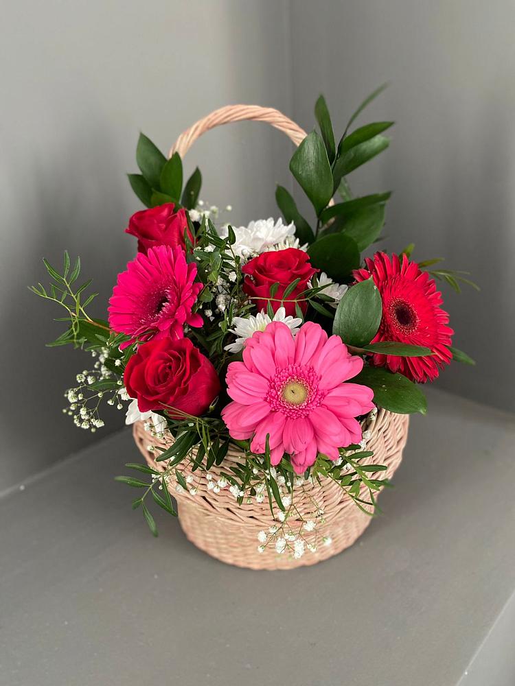 Цветочная композиция из Розы, Хризантемы и Герберы в корзине в Крупино
