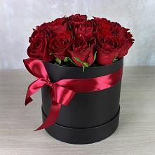 Цветочная композиция из Розы в шляпной коробке в Крупино