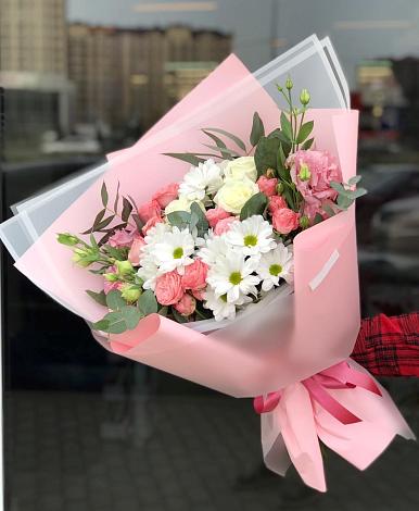 Букет цветов из: Розы, Лизиантусы и Хризантемы в Крупино