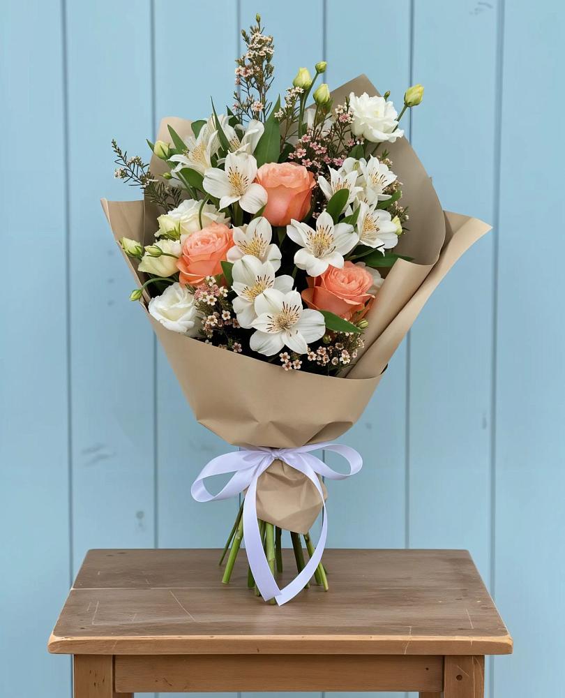 Букет цветов из: Альстромерии, Лизиантусы, Розы и Хризантемы в Крупино