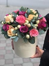 Цветочная композиция из Розы в шляпной коробке в Крупино